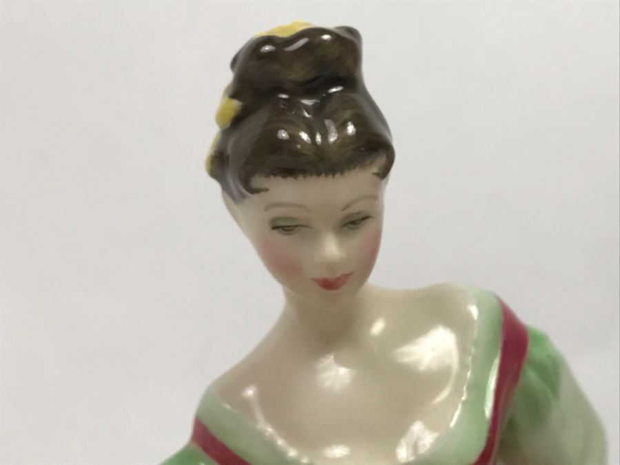Vintage Royal Doulton Figurine Fair Lady HN 2832 Modelled By Peggy Davies [Photo 6]