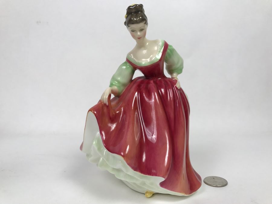 Vintage Royal Doulton Figurine Fair Lady HN 2832 Modelled By Peggy Davies [Photo 3]