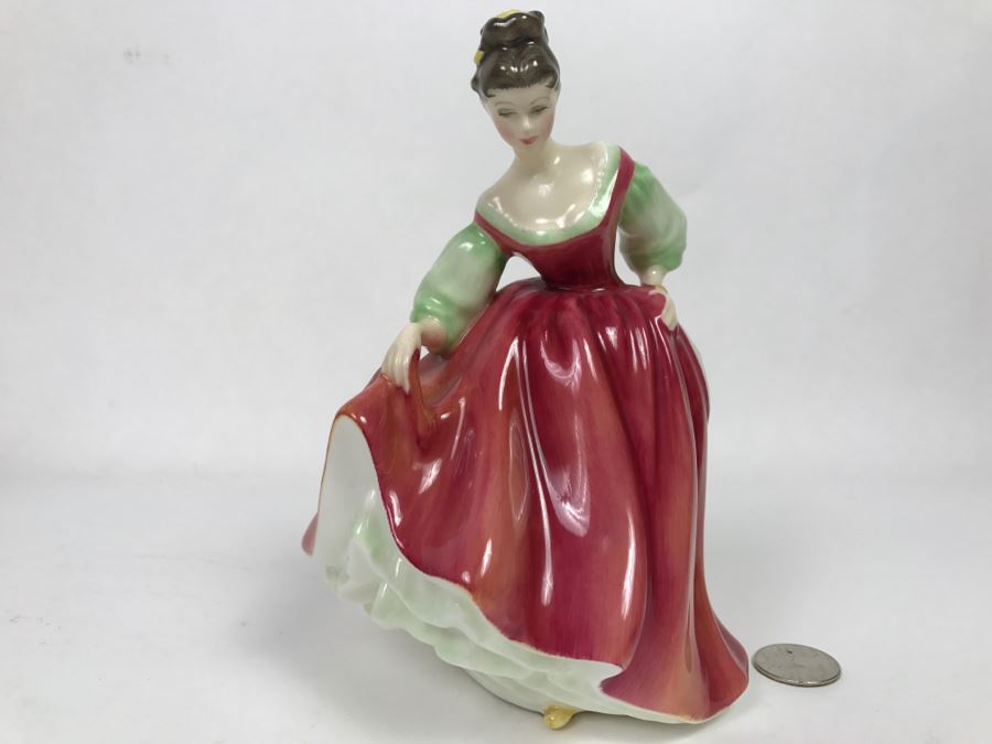 Vintage Royal Doulton Figurine Fair Lady HN 2832 Modelled By Peggy Davies [Photo 1]