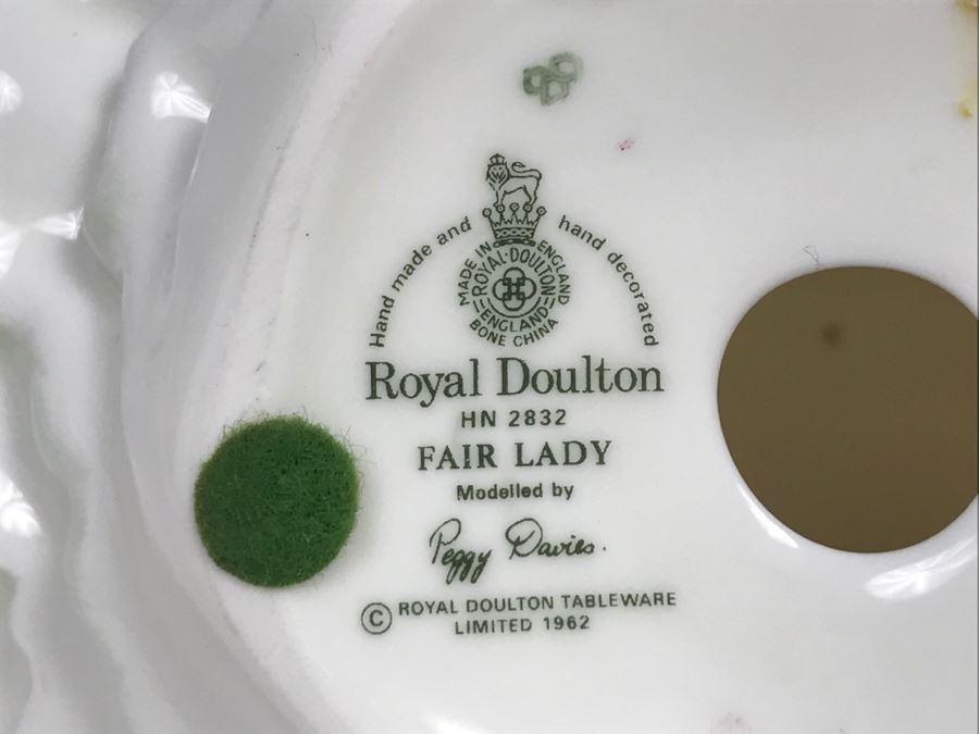 Vintage Royal Doulton Figurine Fair Lady HN 2832 Modelled By Peggy Davies [Photo 13]