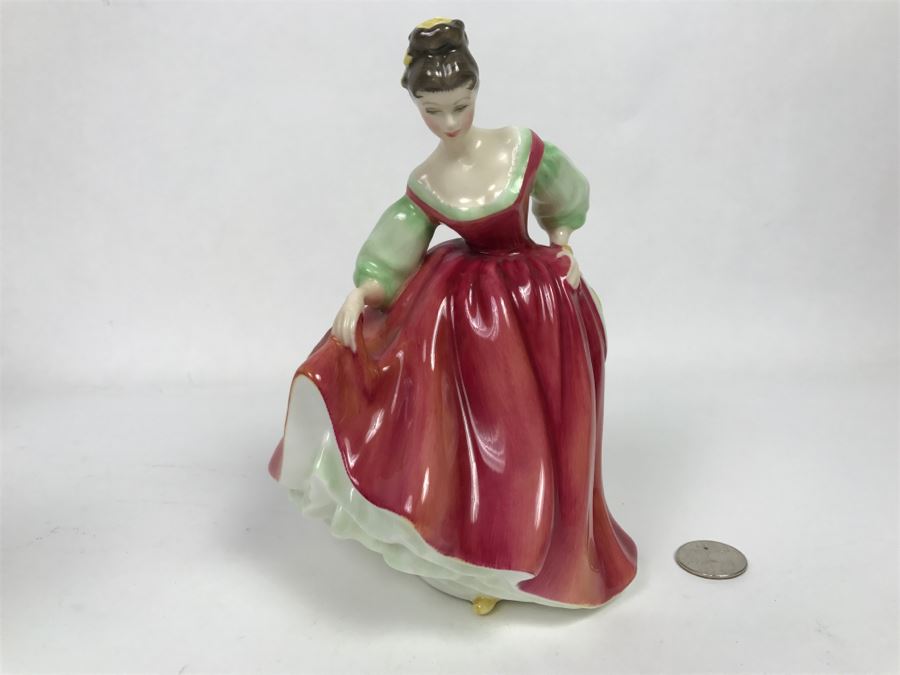Vintage Royal Doulton Figurine Fair Lady HN 2832 Modelled By Peggy Davies [Photo 12]