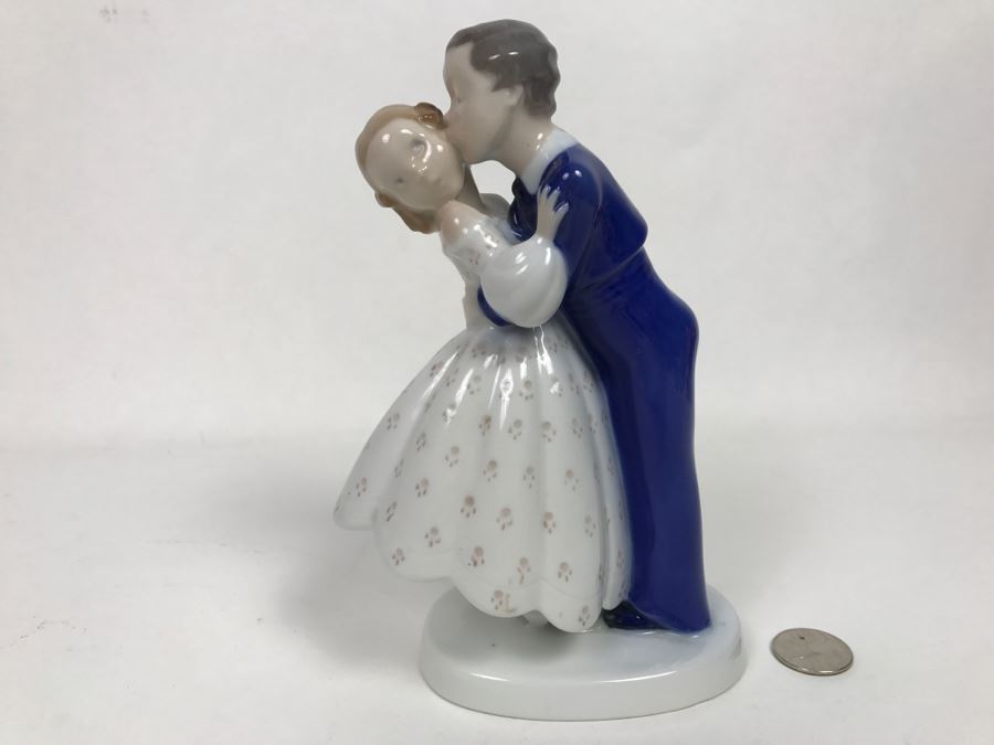 Vintage B&G Denmark Figurine 2162 Boy Kissing Girl [Photo 3]