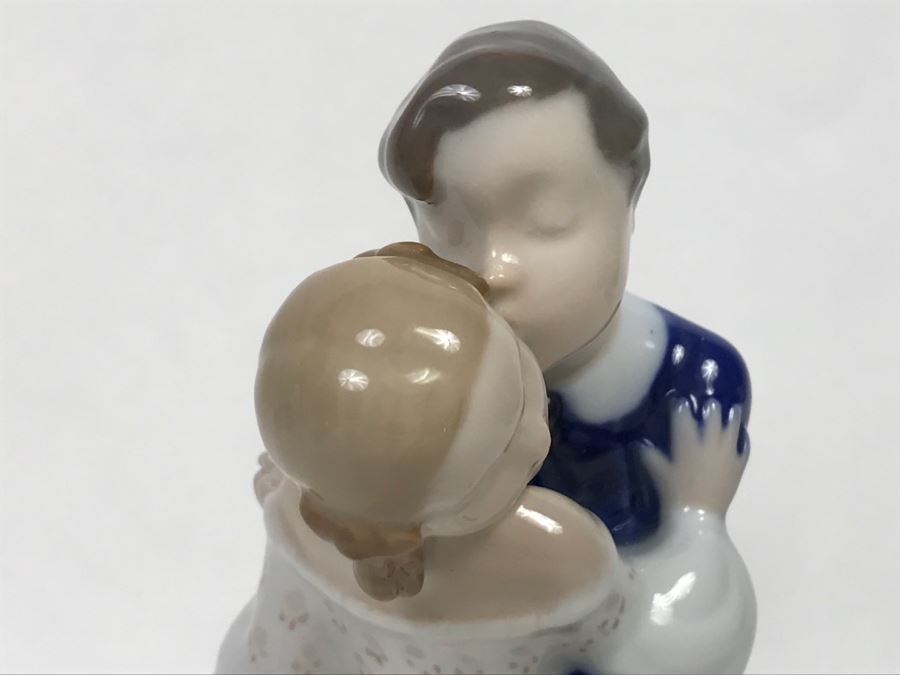Vintage B&G Denmark Figurine 2162 Boy Kissing Girl [Photo 5]