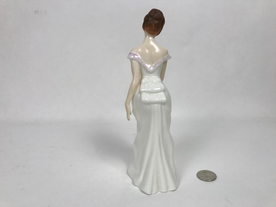 Vintage Royal Doulton Figurine Linda HN 2758 Modelled By Eric J. Griffiths [Photo 6]
