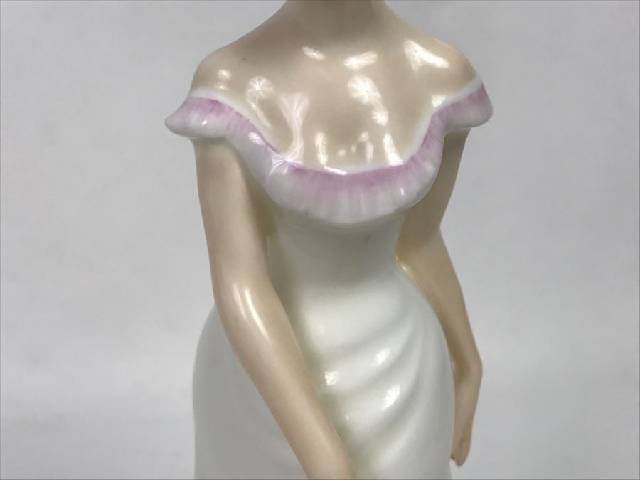 Vintage Royal Doulton Figurine Linda HN 2758 Modelled By Eric J. Griffiths [Photo 4]