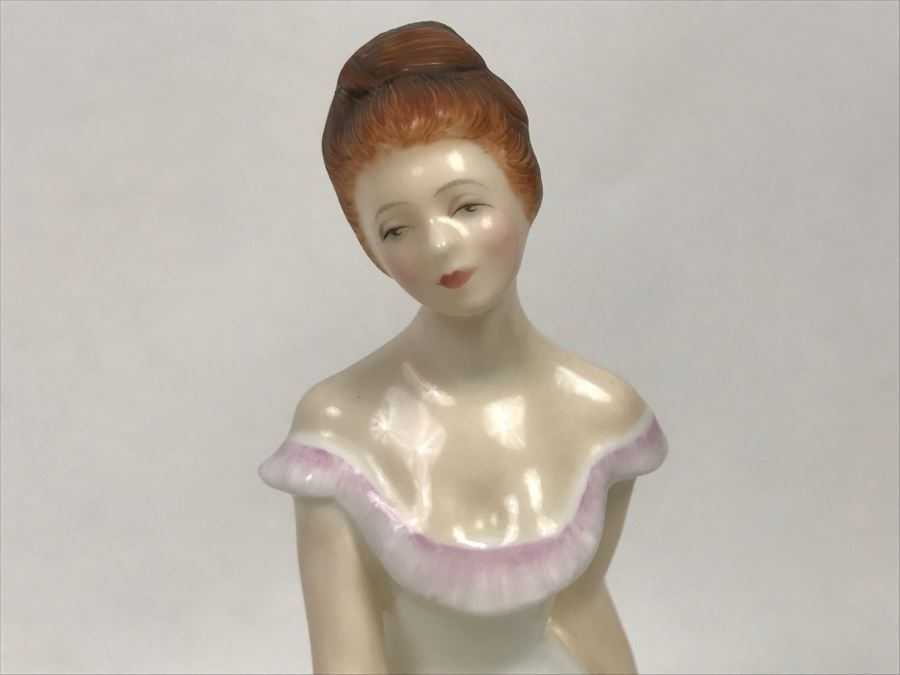 Vintage Royal Doulton Figurine Linda HN 2758 Modelled By Eric J. Griffiths [Photo 3]