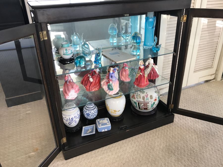 Small Chinoiserie Curio Display Cabinet [Photo 9]