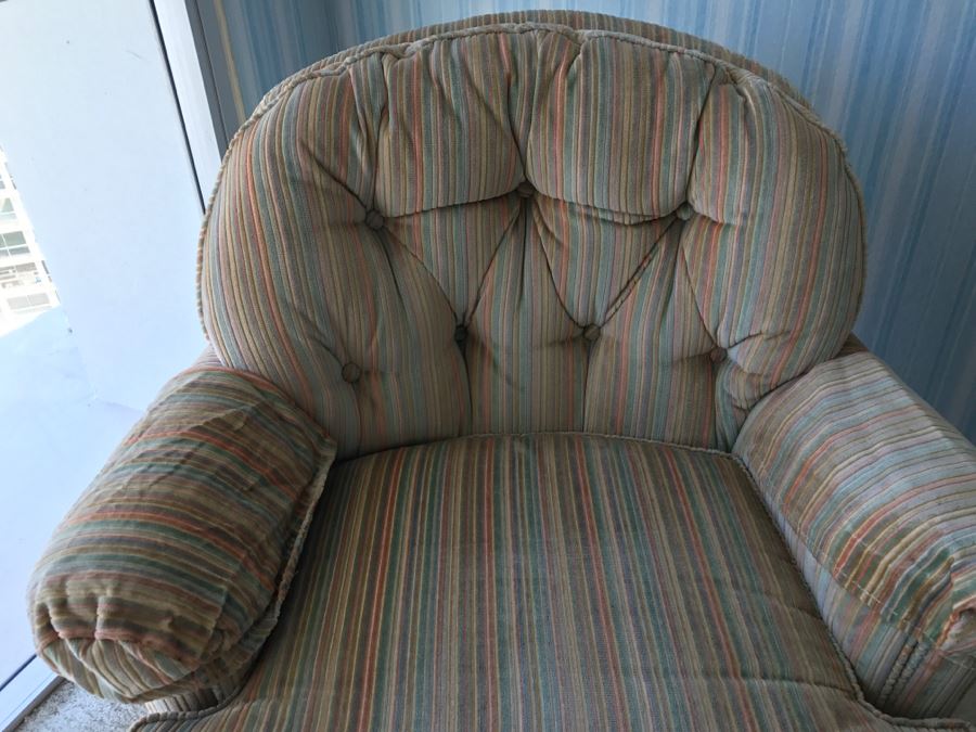Vintage Upholstered Chaise Lounge Chair [Photo 5]