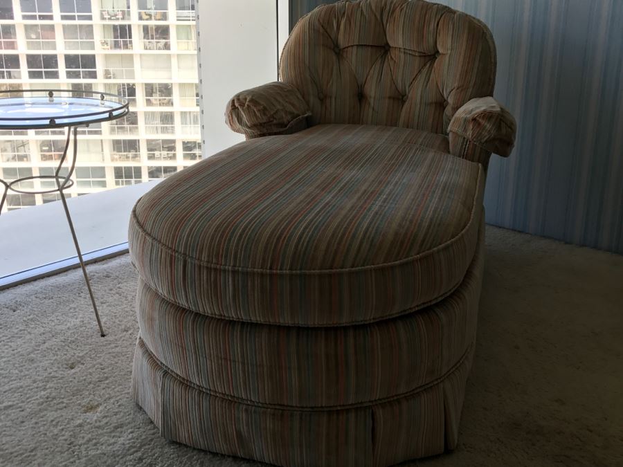 Vintage Upholstered Chaise Lounge Chair [Photo 4]
