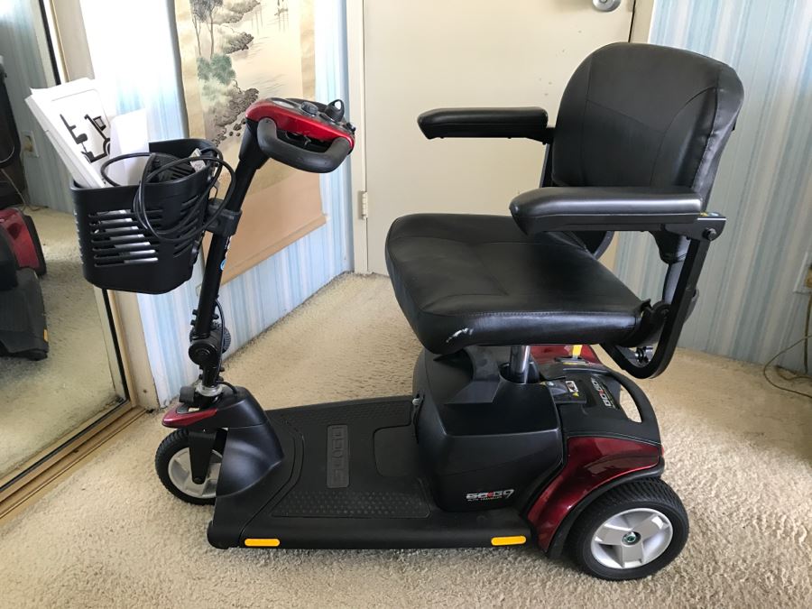 Pride Mobility Scooters Go Go Elite Traveller Plus With Manuals [Photo 2]