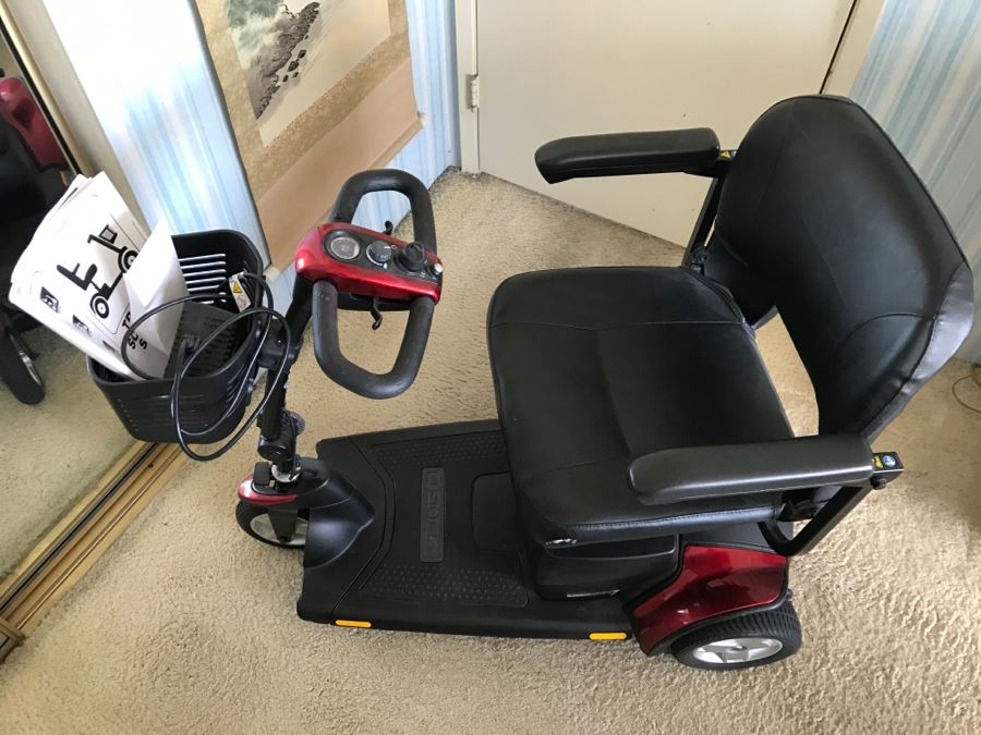 Pride Mobility Scooters Go Go Elite Traveller Plus With Manuals [Photo 4]