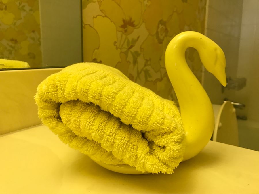 Vintage Vohann Of California Yellow Swan Towel Holder [Photo 2]