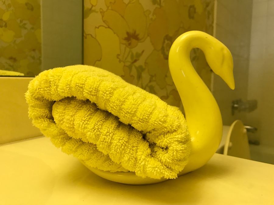 Vintage Vohann Of California Yellow Swan Towel Holder [Photo 1]