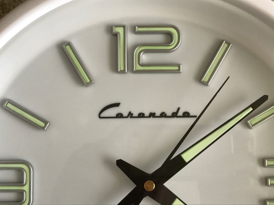 Coronado Round Battery Powered Wall Clock [Photo 2]