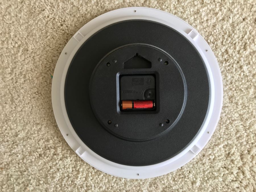 Coronado Round Battery Powered Wall Clock [Photo 6]