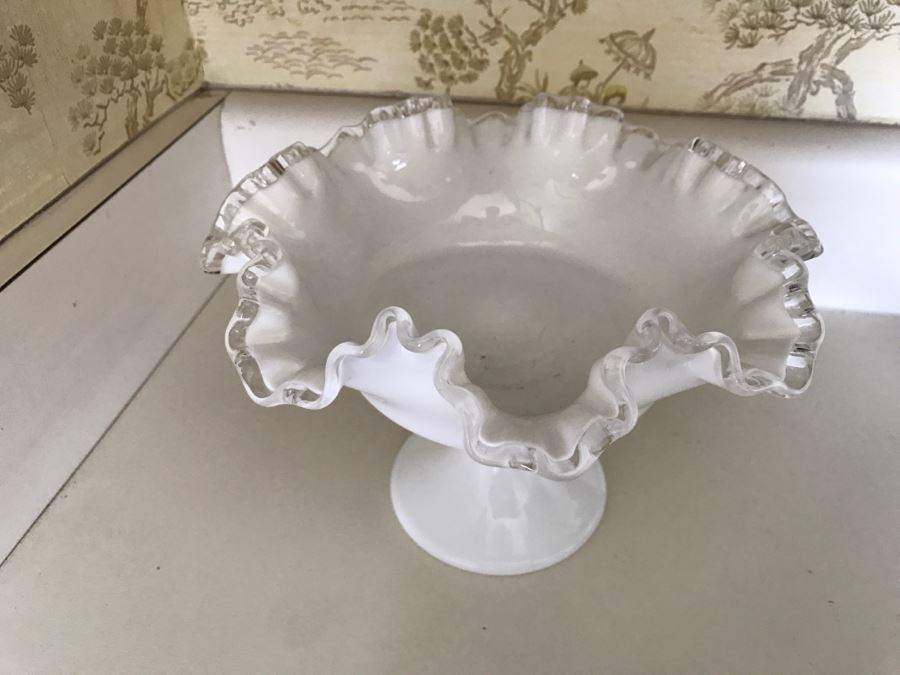 Footed Glass Bowl Fluted [Photo 3]