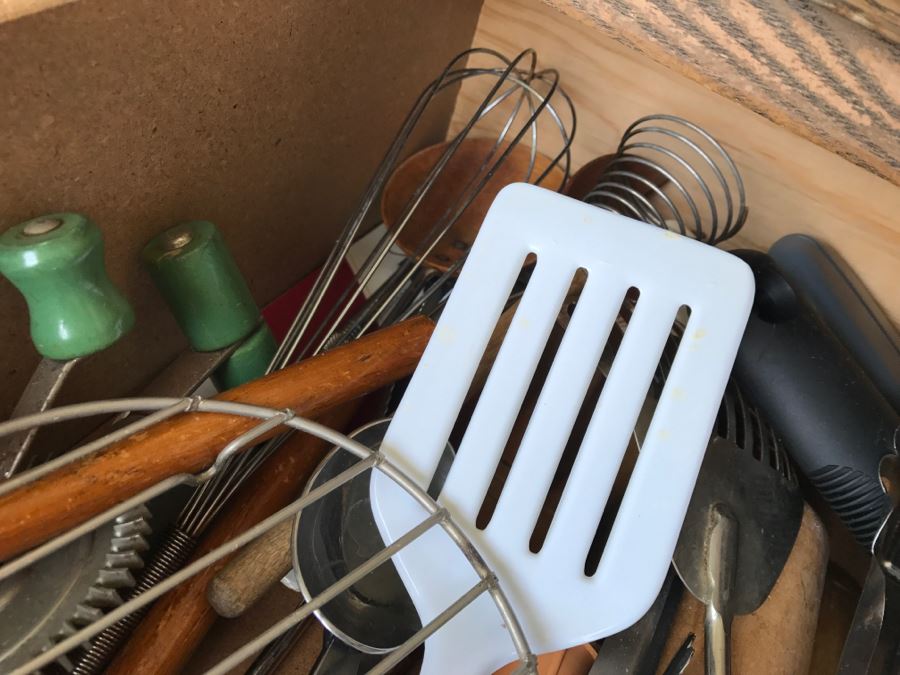 Various Kitchen Utensil Lot [Photo 5]