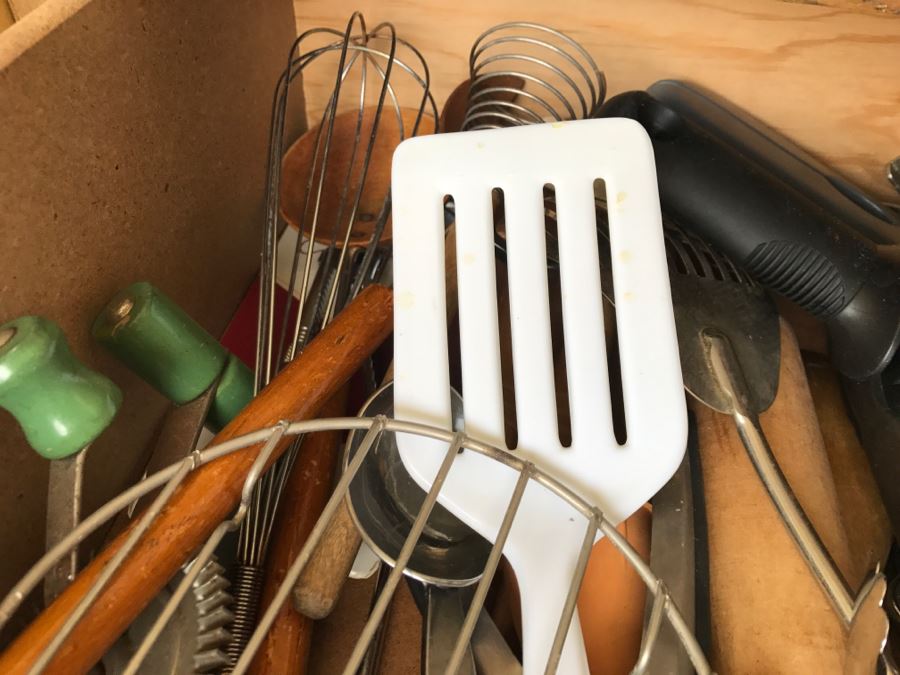 Various Kitchen Utensil Lot [Photo 11]