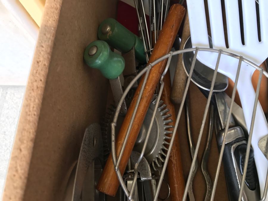 Various Kitchen Utensil Lot [Photo 2]