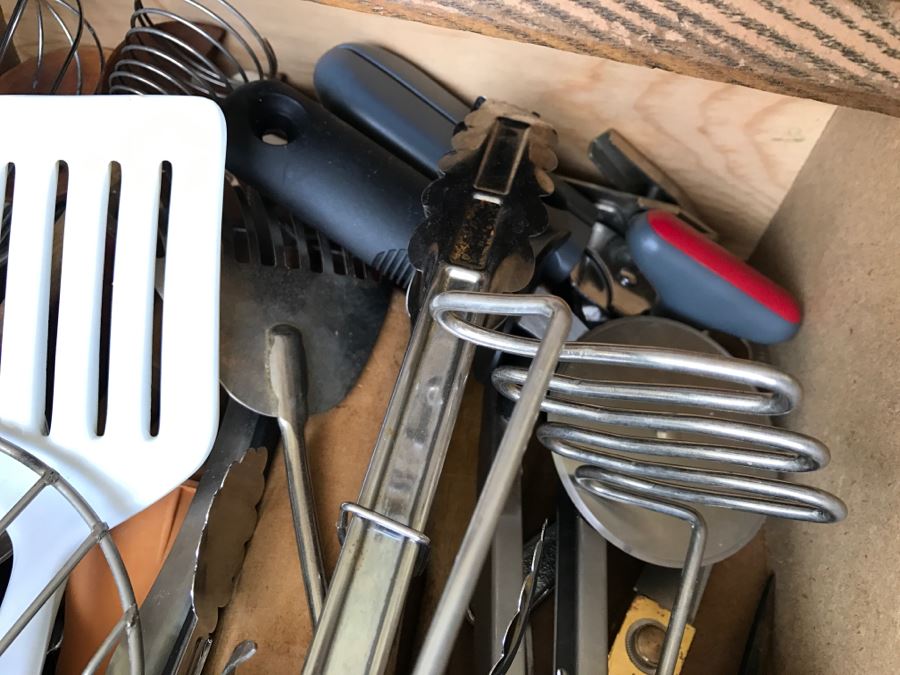 Various Kitchen Utensil Lot [Photo 6]