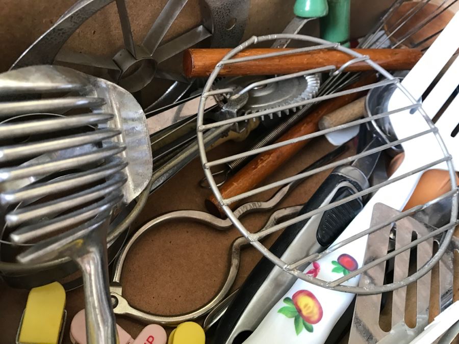 Various Kitchen Utensil Lot [Photo 12]