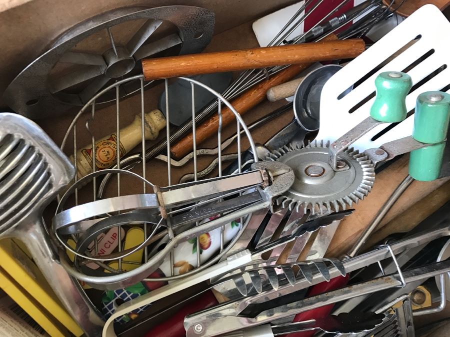 Various Kitchen Utensil Lot [Photo 13]