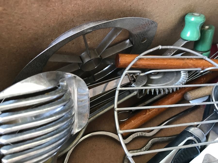 Various Kitchen Utensil Lot [Photo 4]
