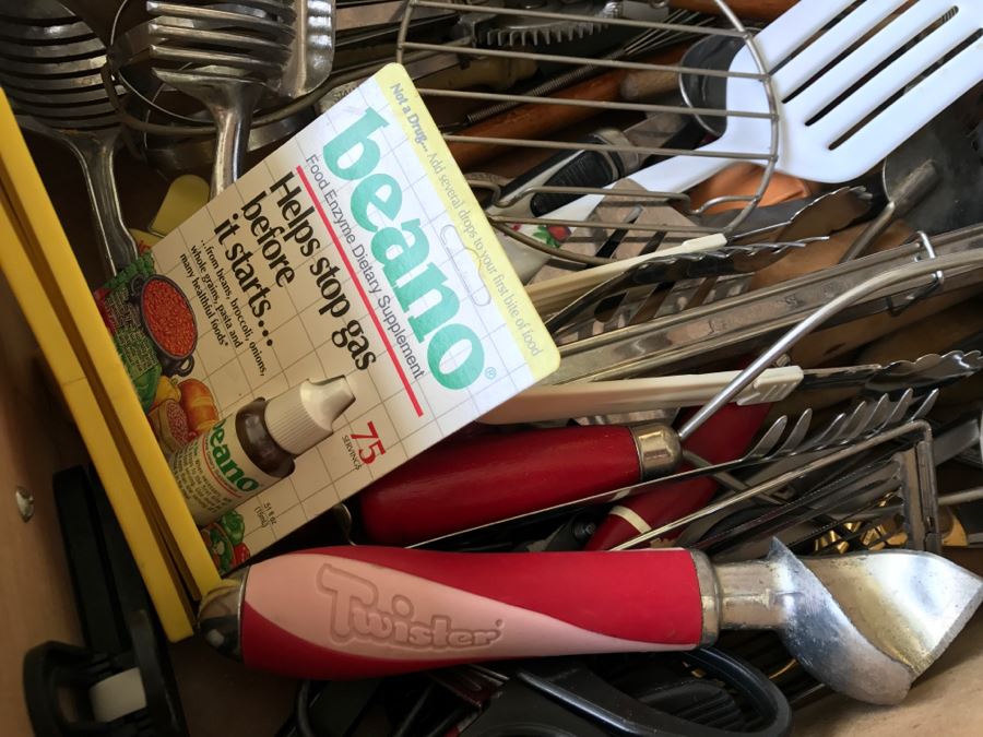 Various Kitchen Utensil Lot [Photo 7]