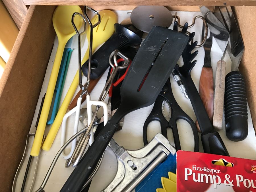 Various Kitchen Utensil Lot [Photo 16]