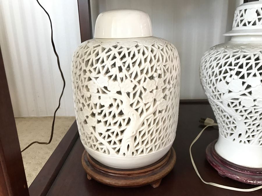 Vintage Pair Of Asian 1950s White Porcelain Blanc De Chine Ginger Jar Table Lamps - Needs Rewiring And Lamp Components - See Photos [Photo 4]