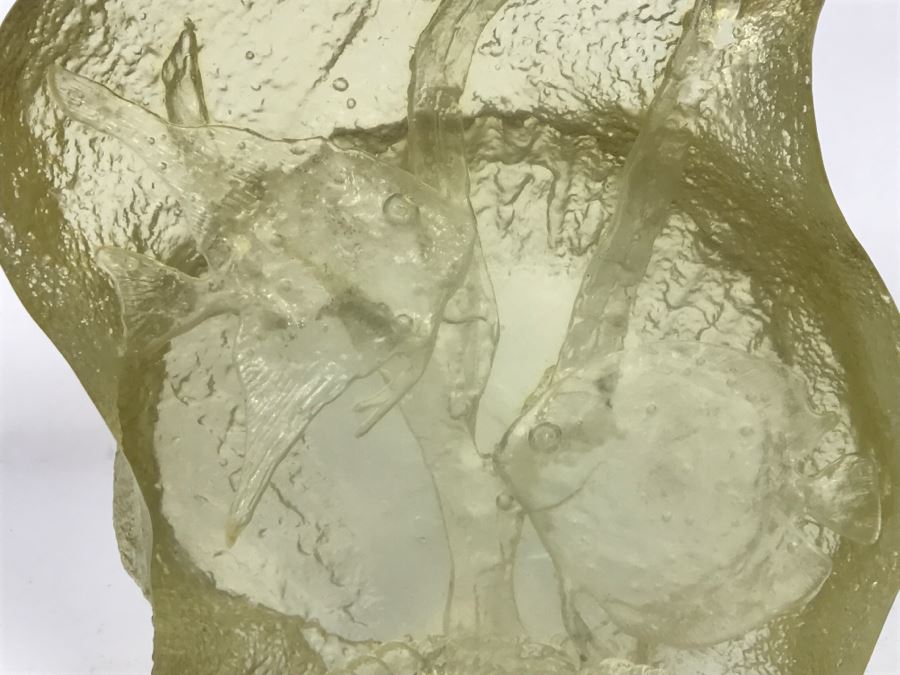 Fish Swimming In Ocean Seashell Resin Sculpture [Photo 3]