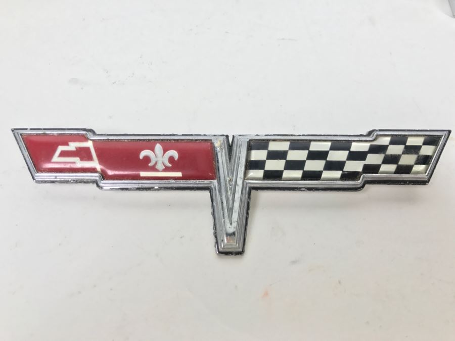 Vintage Metal Advertising California Bank, River Rouge Licensed Peddler 1929 License Plate, Vintage Oasis Filter Cigarette Lighter And Chevy Car Grille Emblem [Photo 11]