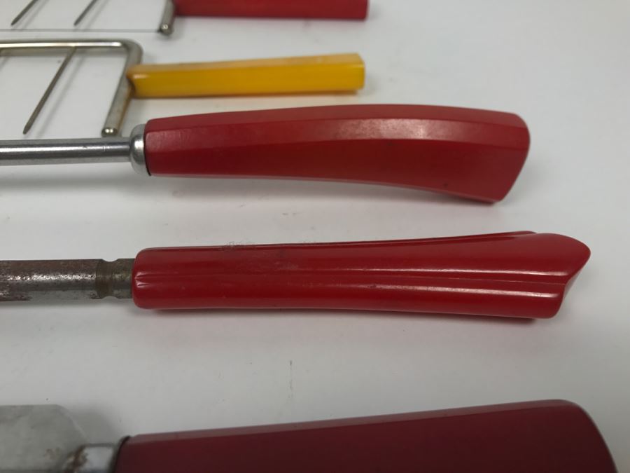 Vintage Kitchen Utensils With Bakelite Handles [Photo 5]
