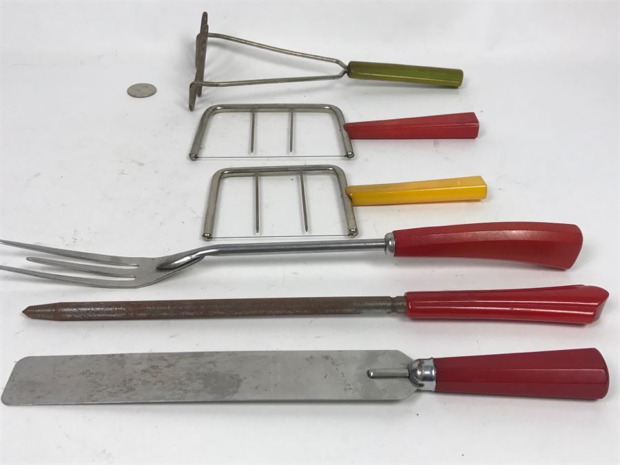 Vintage Kitchen Utensils With Bakelite Handles [Photo 2]