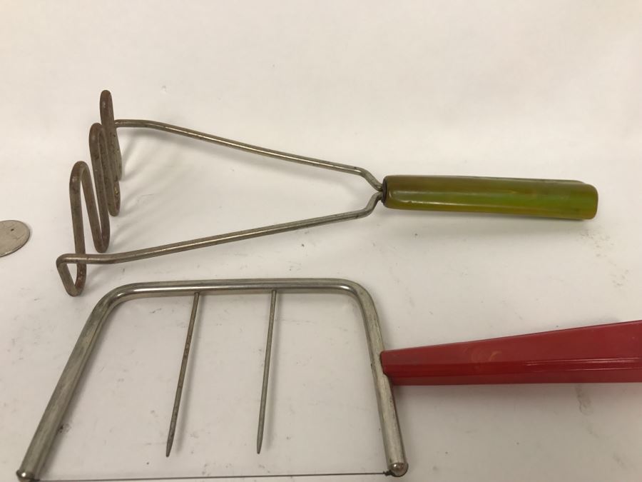 Vintage Kitchen Utensils With Bakelite Handles [Photo 8]