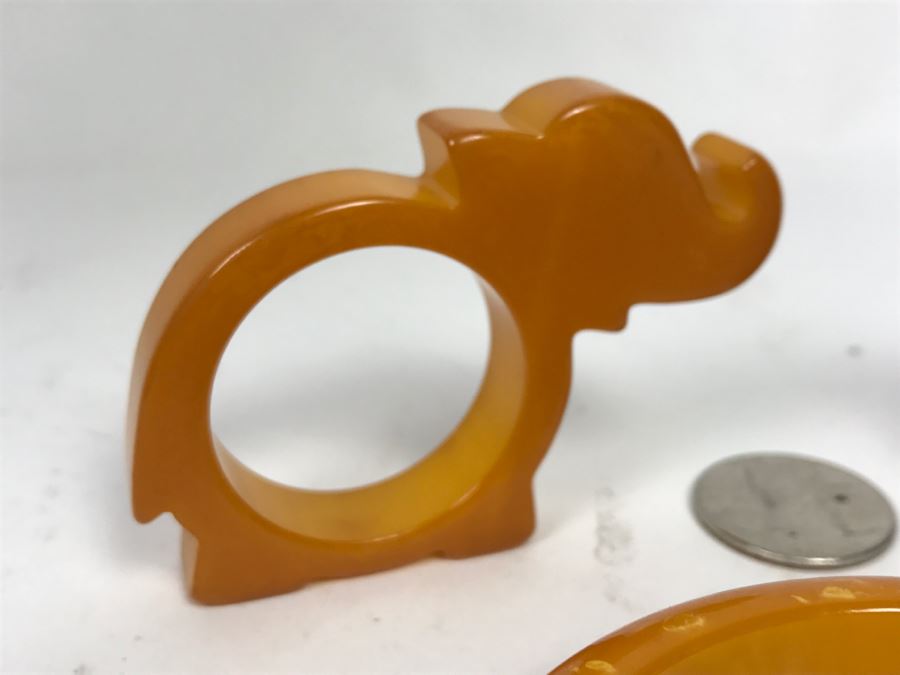 Bakelite Lot With Bangle Bracelet And Figural Elephant Napkin Ring Holder [Photo 4]