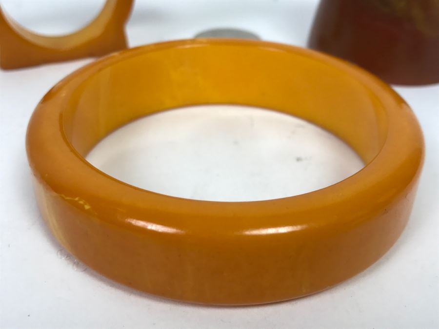 Bakelite Lot With Bangle Bracelet And Figural Elephant Napkin Ring Holder [Photo 2]