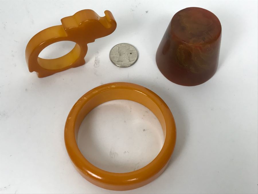 Bakelite Lot With Bangle Bracelet And Figural Elephant Napkin Ring Holder [Photo 5]