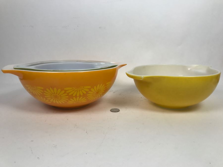 Set Of (4) Vintage Pyrex Mixing Bowls [Photo 3]
