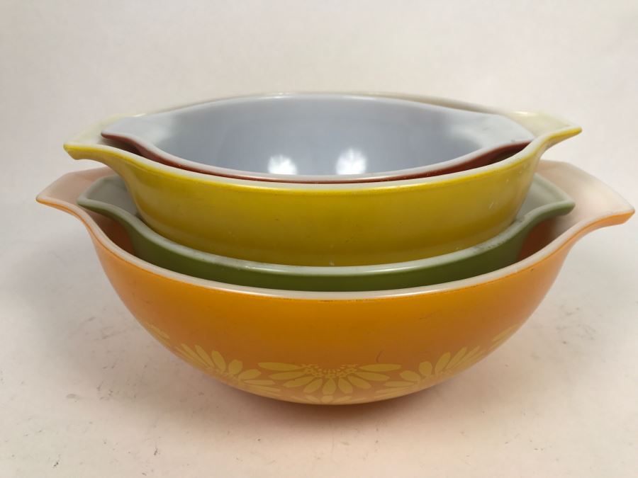Set Of (4) Vintage Pyrex Mixing Bowls [Photo 1]