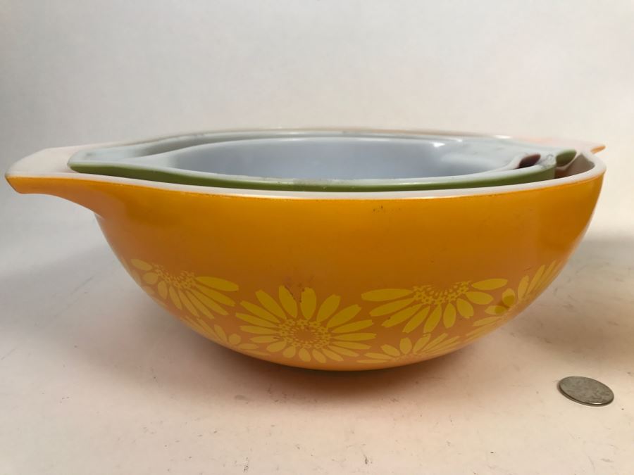 Set Of (4) Vintage Pyrex Mixing Bowls [Photo 4]