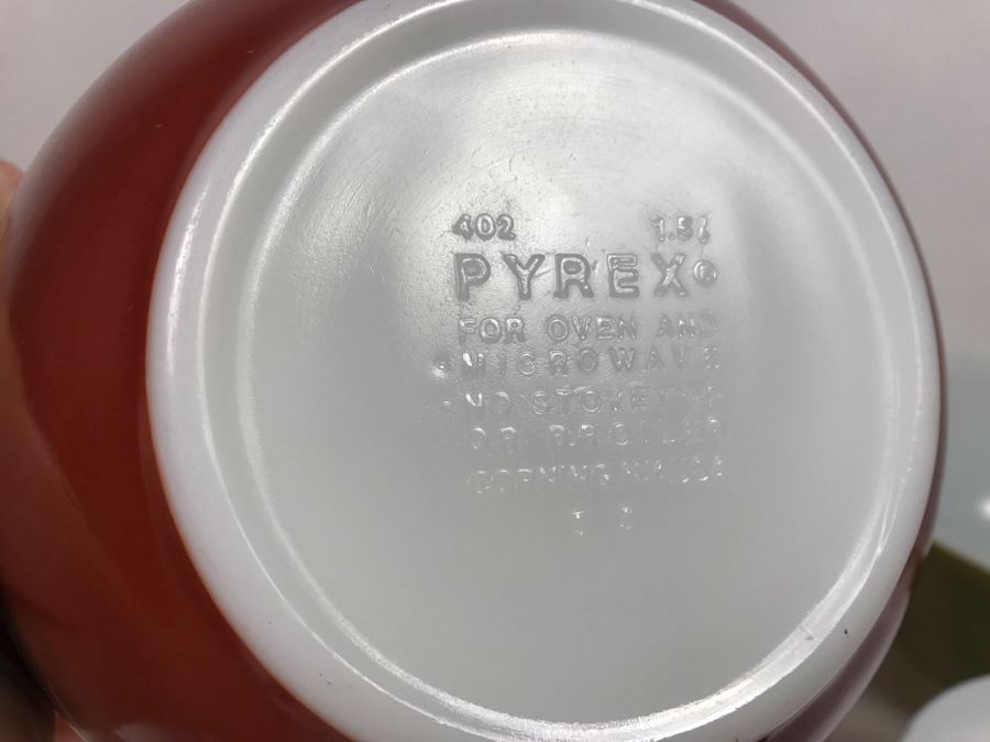 Set Of (5) Vintage Pyrex Mixing Bowls And Set Of (4) Colored Bowls [Photo 9]