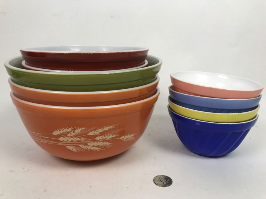 Set Of (5) Vintage Pyrex Mixing Bowls And Set Of (4) Colored Bowls