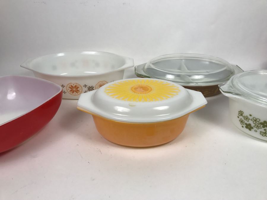 Set Of (5) Vintage Pyrex Dishes And Bowls Some With Lids [Photo 1]