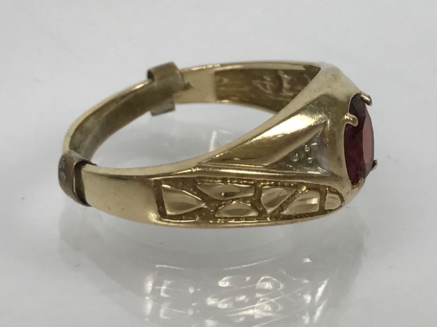 JUST ADDED - 14K Yellow Gold Red Garnet Men's Ring 3.4g FMV $85