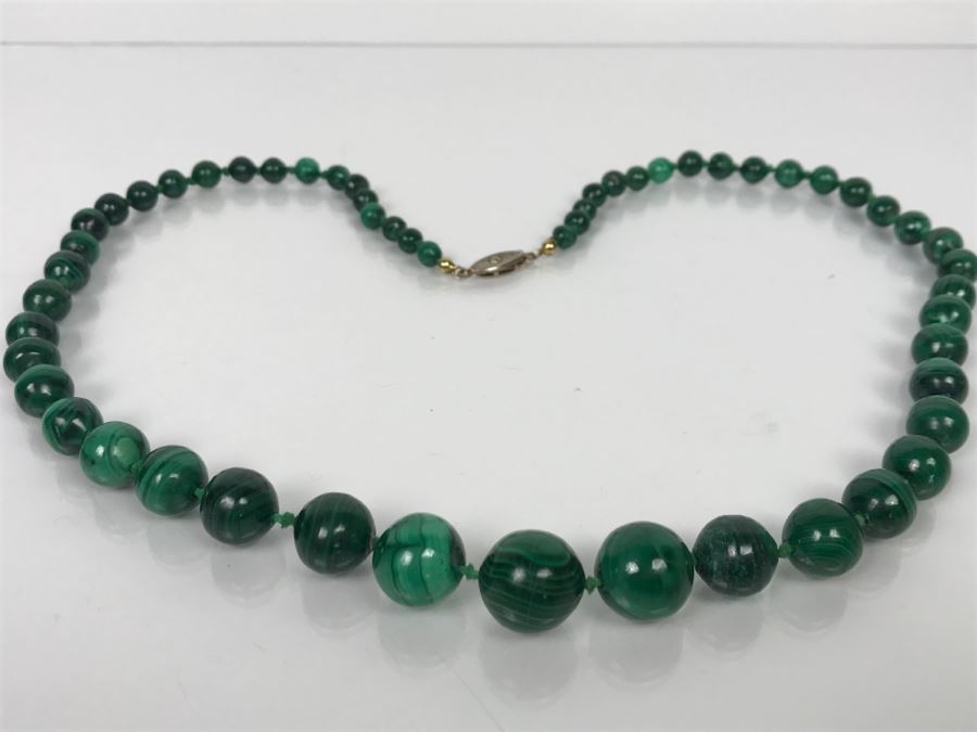 Graduated Malachite Polished Stone Necklace [Photo 2]