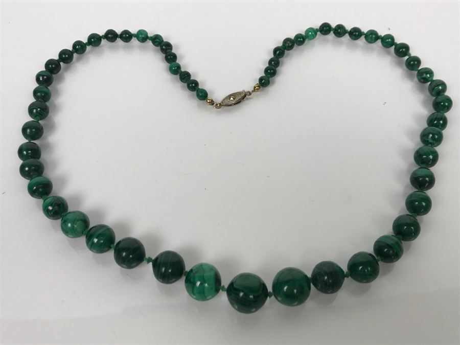 Graduated Malachite Polished Stone Necklace [Photo 3]
