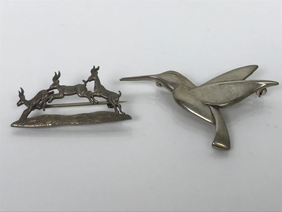 Pair Of Sterling Silver Brooches Pins Hummingbird Hand & Hammer And Jumping Reindeer 10.3g [Photo 2]