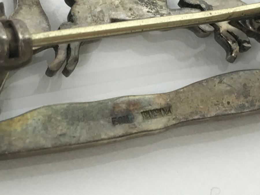 Pair Of Sterling Silver Brooches Pins Hummingbird Hand & Hammer And Jumping Reindeer 10.3g [Photo 11]