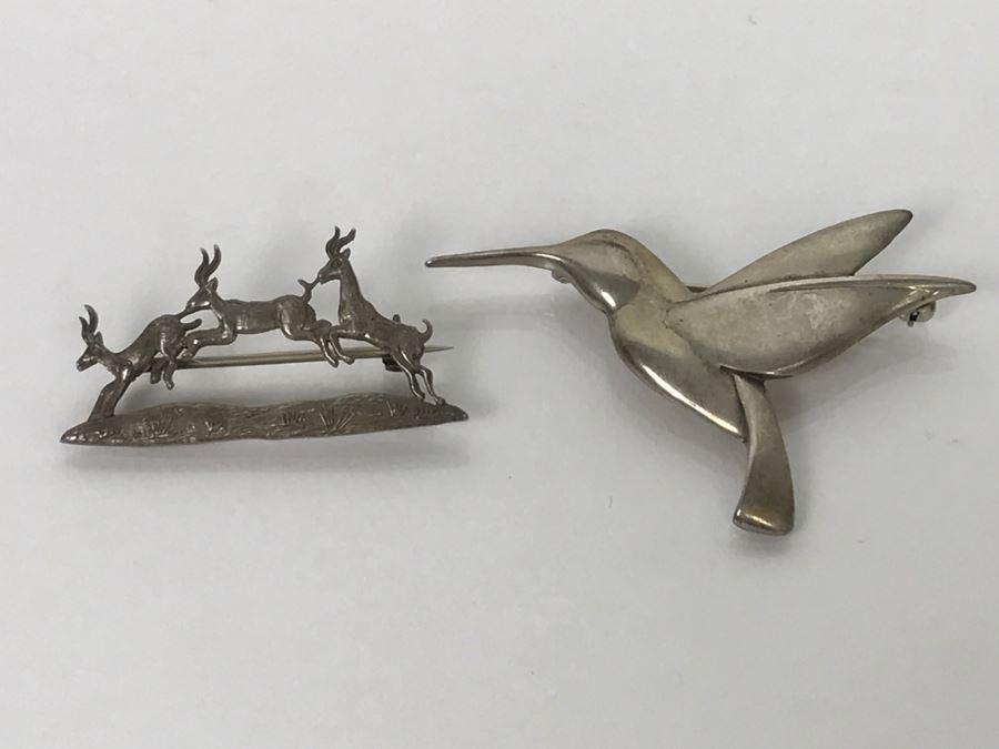 Pair Of Sterling Silver Brooches Pins Hummingbird Hand & Hammer And Jumping Reindeer 10.3g [Photo 1]